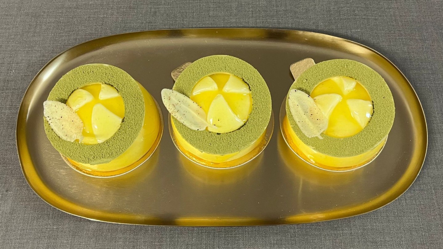 Ausgeruht nach dem Feiertag freuen wir uns euch am 4. Oktober zum Törtchensamstag begrüßen zu dürfen!
Es wird folgende Törtchen und Tartes geben:
- Mousse au chocolat mit Manderinen-Tonkabohnenmousse
- Himbeer-Pistazienschnitte mit Vanilletopping
- Paris-Brest (Windbeutel mit Haselnusscreme und knuspriger Auflage)
Wir freuen uns wie immer über Vorbestellungen. Zusätzlich können wir euch bei Vorbestellungen garantieren, dass ihr eure Lieblingsauswahl noch bekommt!
Wir haben von 9-18 Uhr durchgehend in Hochbach geöffent.
Unser Laden in Rothenburg hat von 13 - 18 Uhr mit Törtchen geöffnet.
(Das Bild ist von einem anderen Törtchensamstag)