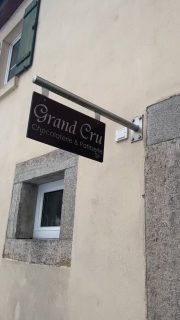 ❤️-liche Einladung zum nächsten Törtchensamstag am  7.02.2026! 

Es wird geben:
-Heidelbeermousse-Törtchen 
-Zitronen-Tarte
-Apfel-Karamell-Bergamotte-Törtchen

🫐🍋🍎

Wir freuen uns auf Euch!

Um besser planen zu können, freuen wir uns über Vorbestellungen.

Die Törtchen im Video sind von einem anderen Törtchensamstag.

#coffeetime #burgbernheim #rothenburgobdertauber #rothenburgobdertauber #konditorenkunst