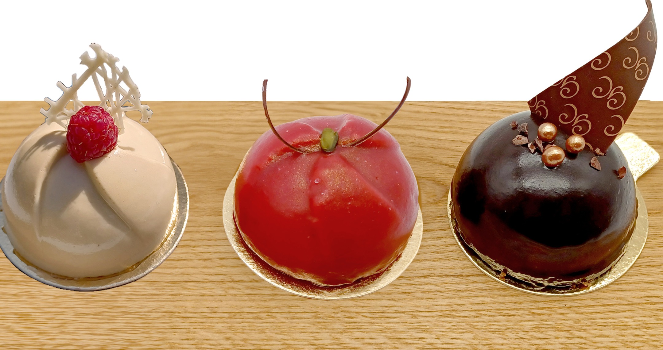 Morgen am 4.4. ist wieder Törtchensamstag! 😊

Wir haben uns folgende Törtchen & Tartes zu Ostern für euch überlegt:

- Frankfurter Kranz als Törtchen
- Passionsfruchtmousse mit Mangokern auf Pistazienboden
- Rübli-Tarte mit Topping

Damit Ihr garantiert euren Favoriten bekommt, freuen wir uns über eure Vorbestellungen. 👏

Wir haben in Hochbach von 9-18 Uhr und in Rothenburg von 13-18 Uhr für euch geöffnet! Wir freuen uns auf alle!🥰

Das Bild ist von einem anderen Törtchensamstag! Die Törtchen für Morgen sind noch in der Produktion!🙃