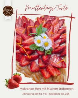 Unsere Torte für Muttertag zum 10. Mai!❤️

Cremige handgekochte Vanillecreme auf Butter-Mürbeteig und aufdressiertem Makronenrand. On Top kommen dann frische Erdbeeren 🍓 und blachierte Orangenzesten! 

Verwöhnt eure Mamas und schenkt Ihnen diese frische leckere Torte in Herzform.

Wir produzieren die Torten nur auf Bestellung! Melde euch gerne bei uns.

#muttertagstorte #danke #handmadewithlove #yummy #regional
