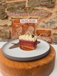 Morgen ist wieder Törtchensamstag!
Es gibt:
-Erdbeermousse mit Panna Cotta Kern
-Passionsfruchtmousse
-Rhabarber-Mandel Tarte
Wir freuen uns über Eure Vorbestellungen!
In Hochbach haben wir von 9-18uhr geöffnet.
In Rothenburg haben wir von 13-18uhr geöffnet.
Wir freuen uns auf Euch🥰
#törtchen #fruchtig #rothenburgobdertauber #regional #pattisserie